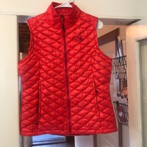 Women’s The North Face vest